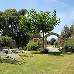 De Charme Au Bord Des Piscines Naturelles *