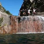 De Charme Au Bord Des Piscines Naturelles *