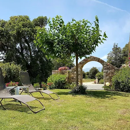 De Charme Au Bord Des Piscines Naturelles *