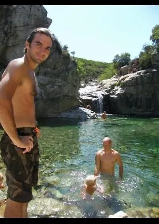 De Charme Au Bord Des Piscines Naturelles *