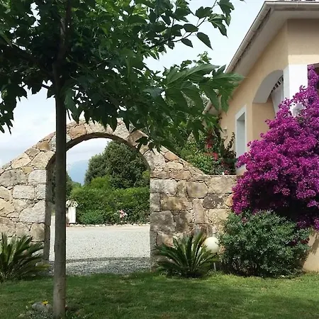 De Charme Au Bord Des Piscines Naturelles