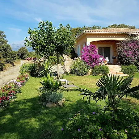 De Charme Au Bord Des Piscines Naturelles *