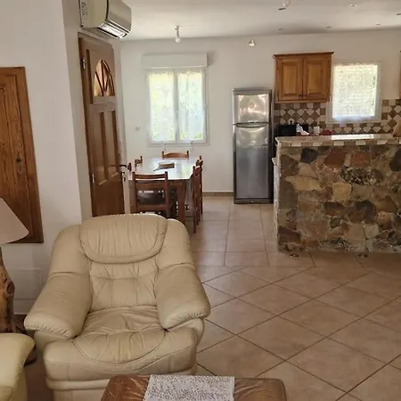 De Charme Au Bord Des Piscines Naturelles Vila *