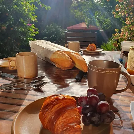 De Charme Au Bord Des Piscines Naturelles *