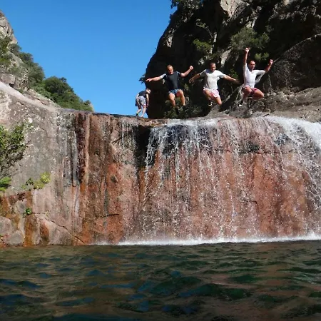 De Charme Au Bord Des Piscines Naturelles *