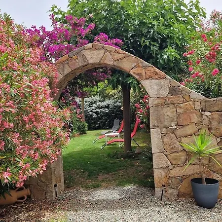 De Charme Au Bord Des Piscines Naturelles