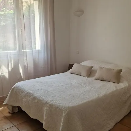 De Charme Au Bord Des Piscines Naturelles Villa