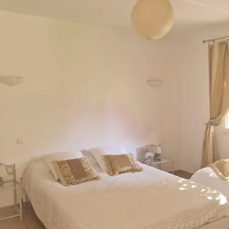 De Charme Au Bord Des Piscines Naturelles