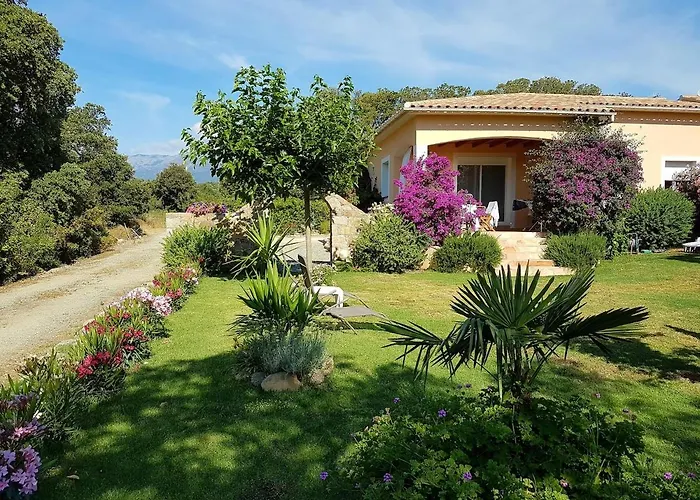 De Charme Au Bord Des Piscines Naturelles *
