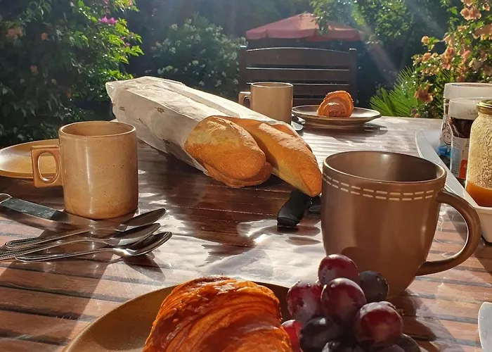 De Charme Au Bord Des Piscines Naturelles *