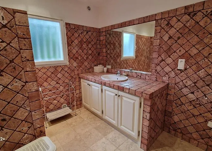 De Charme Au Bord Des Piscines Naturelles