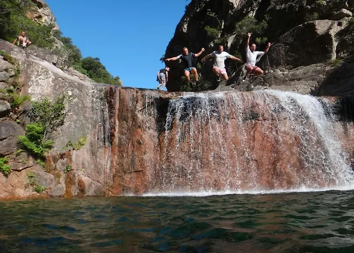De Charme Au Bord Des Piscines Naturelles *
