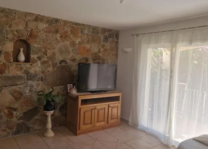 De Charme Au Bord Des Piscines Naturelles