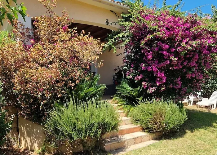 De Charme Au Bord Des Piscines Naturelles *