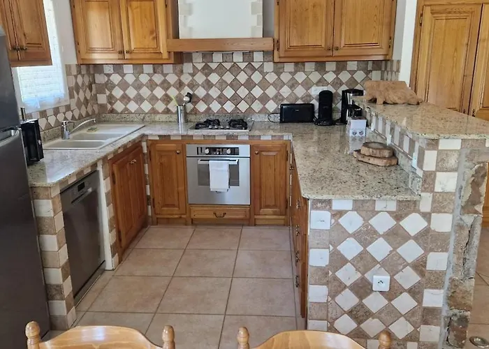 De Charme Au Bord Des Piscines Naturelles *