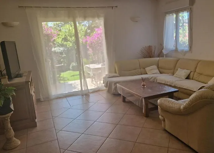 De Charme Au Bord Des Piscines Naturelles