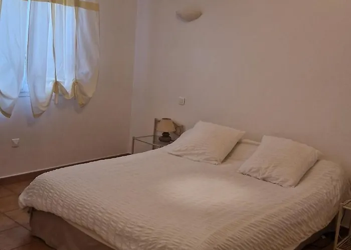 De Charme Au Bord Des Piscines Naturelles *