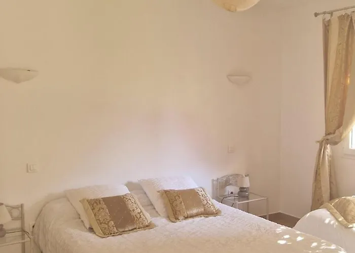 De Charme Au Bord Des Piscines Naturelles